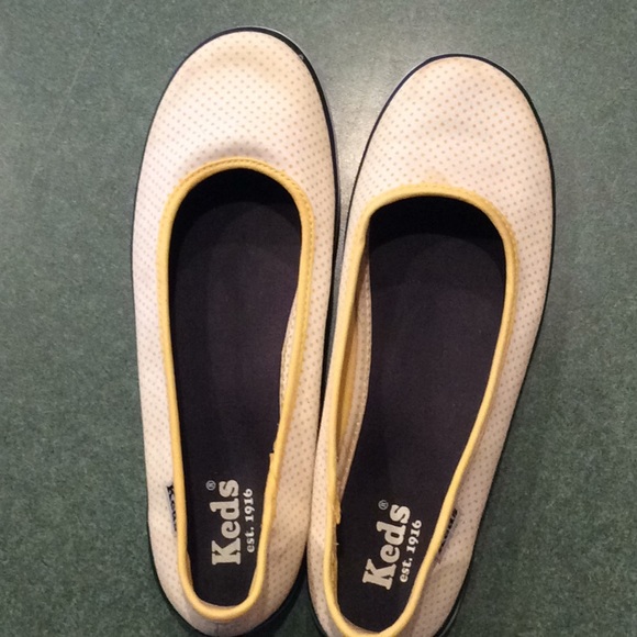 how to wash white keds in the washing machine